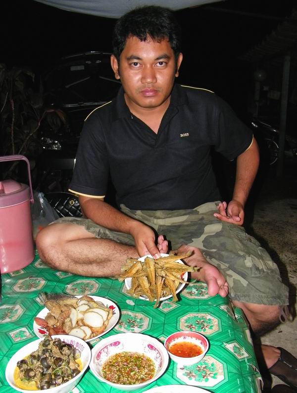  [b]เอ้าตาเก่ง...เป็นนายแบบเห็ดโคลนหั้
