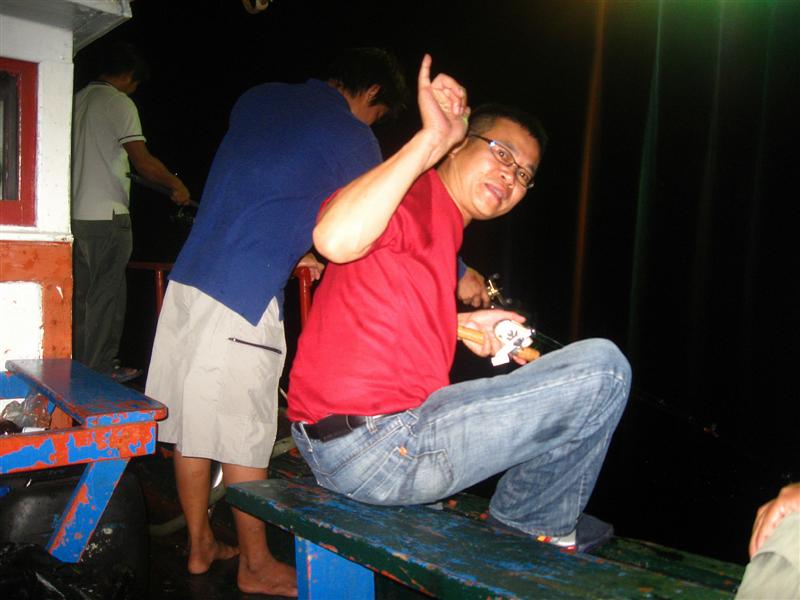  [b] " อั๊ว...อยู่..ซัวเถา....ไม่เคยตกเลย..."[/b