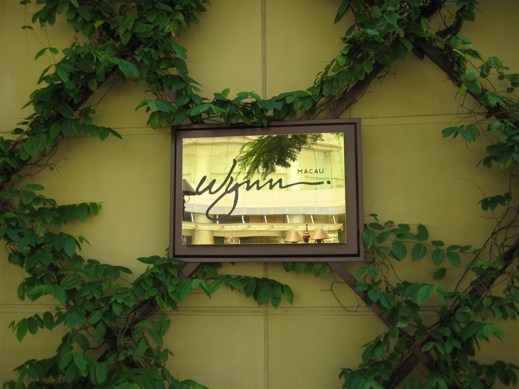 เดินข้ามถนนไป wynn hotel เพื่อนฝากซื้อกระเป๋า gucci ใบละ 20000 กว่าบาท 