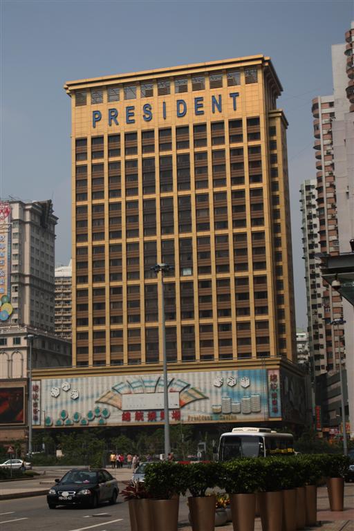 มองไปเห็นโรงแรมที่พักครับ