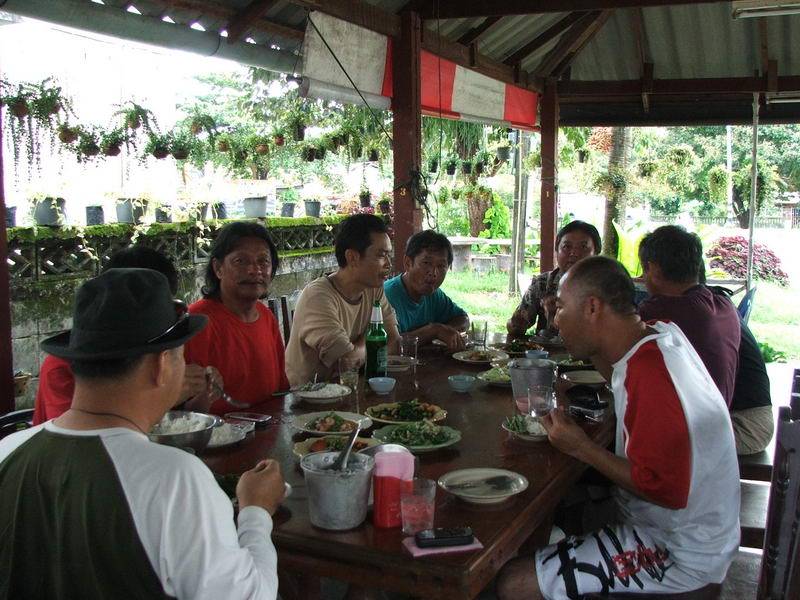 แวะกินข้าวก่อนกับสุราษฎร์บ้านเอง :ch