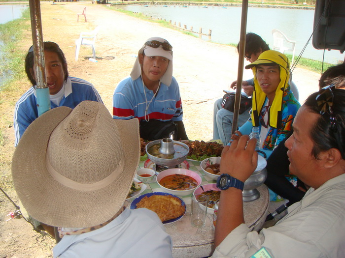 พักเที่ยง ปลากินไปแล้ว ทีนี้ขอคนบ้