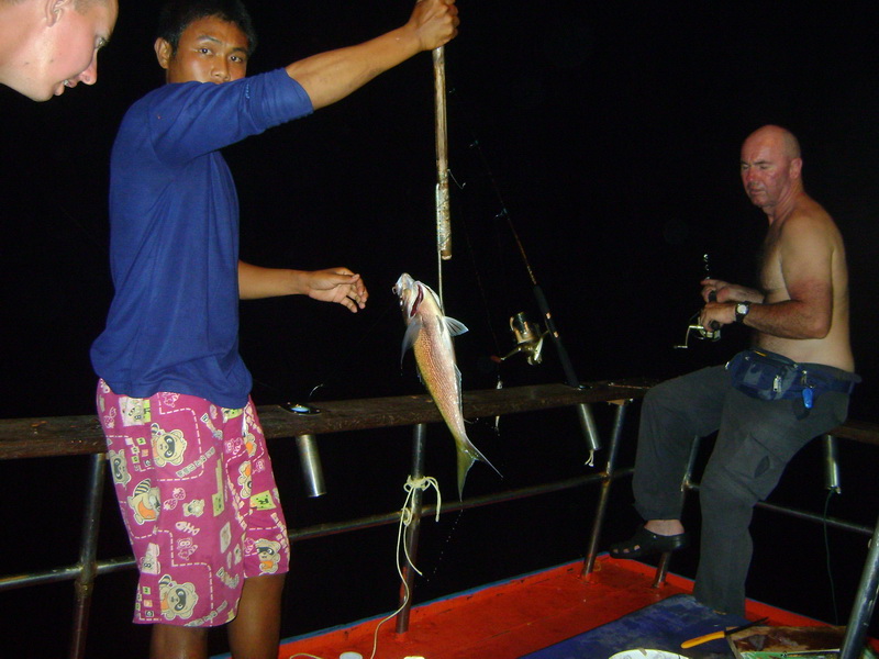 ท้ายเรือ สตีฟ ก็ สอยเอา เจ้าสีเงินดำ