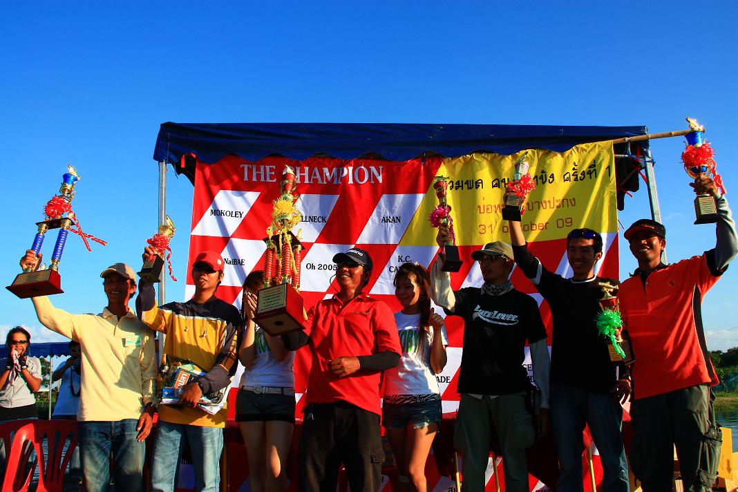 ยินดีกับทุกๆท่านที่ได้รางวัลกันครับน้าๆ สุดยอดกันจริงๆ :cheer: :cheer: :cheer: :cheer: :cheer:
