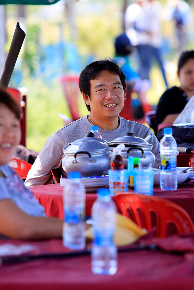 [center]  น้าโอ๋ MOKOLEY[/q]

 :laughing: :laughing: :laughing:  พาแฟนมา
