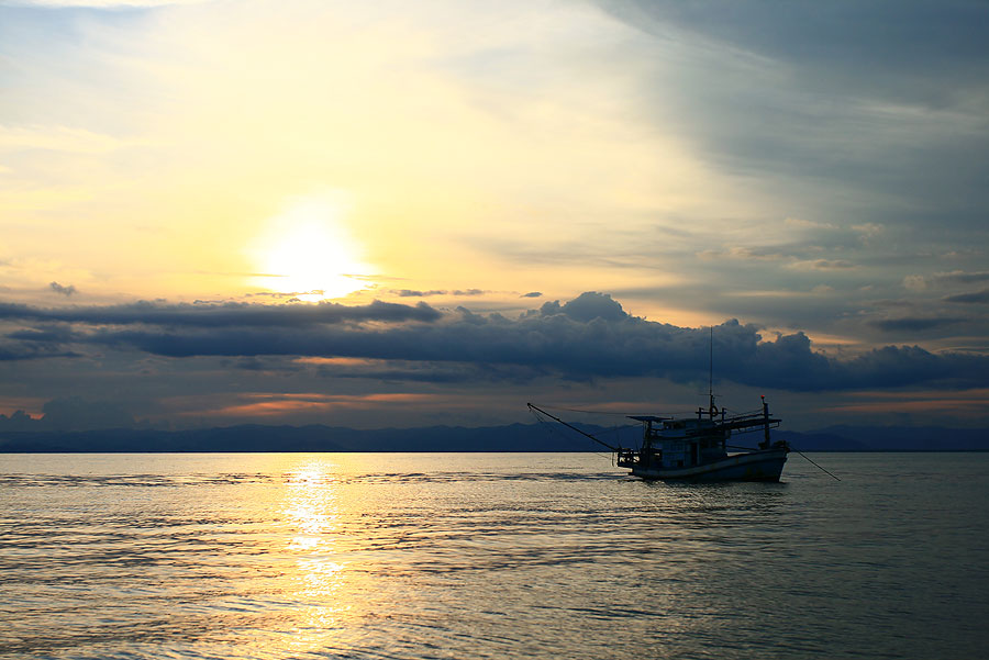 ลากอ้อมเรือไต๋อี๊ด........