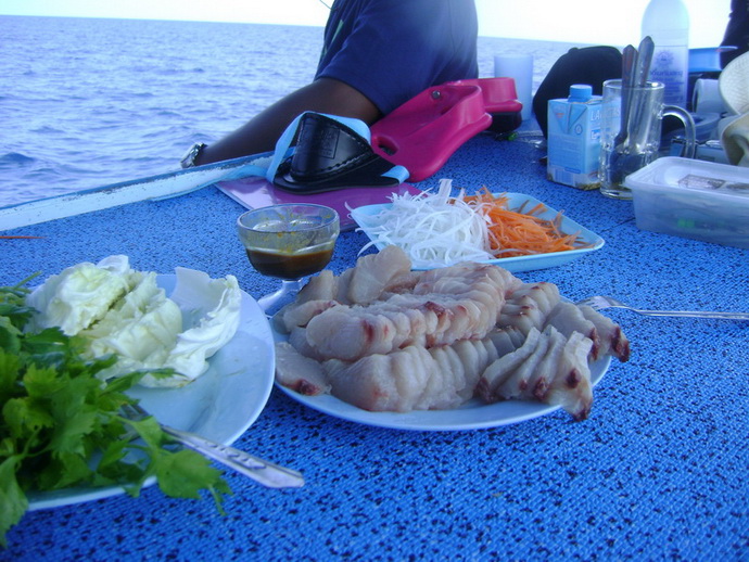 และแล้ว อินทรี ที่พี่หมูแล่ไว้เมื่อคืนก็ ถูกนำมาเติมความสดชื่นท่ามกลางแดดร้อนๆ 
บอกได้คำเดียวว่า หร