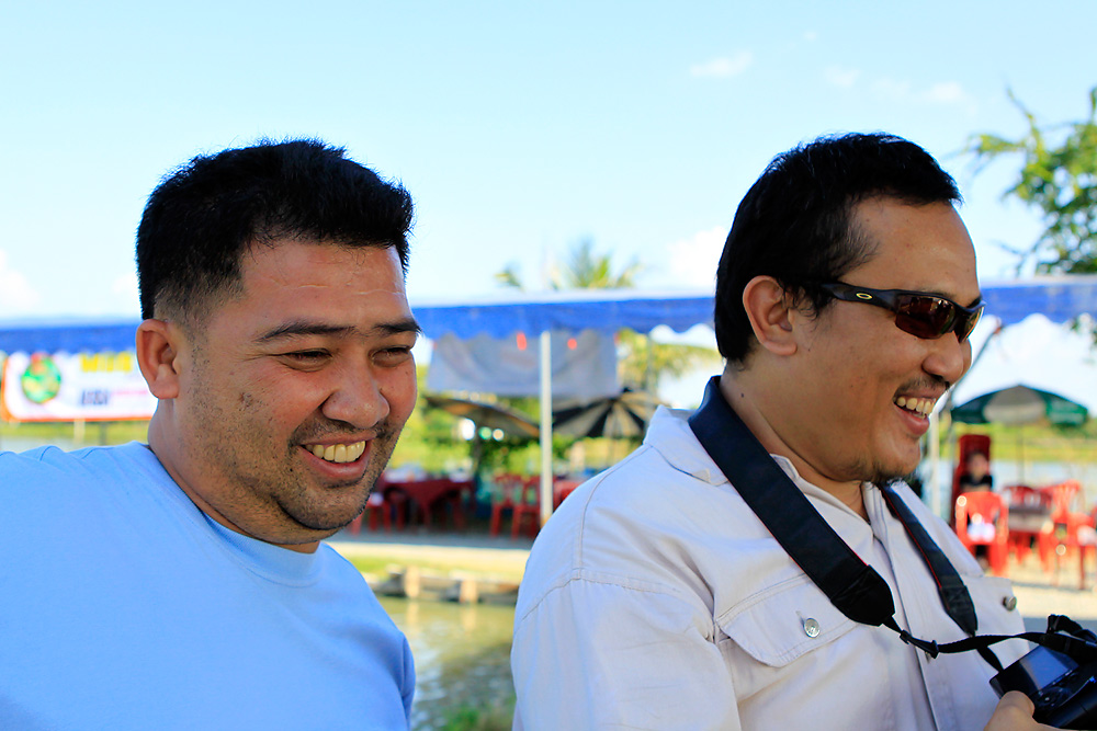 [center] เพิ่งจะเห็นน้าหนุ่มยิ้มได้ ก็ตอนนี้ แหละ.....น่า [/q]




 :grin: :grin: :grin: :grin: