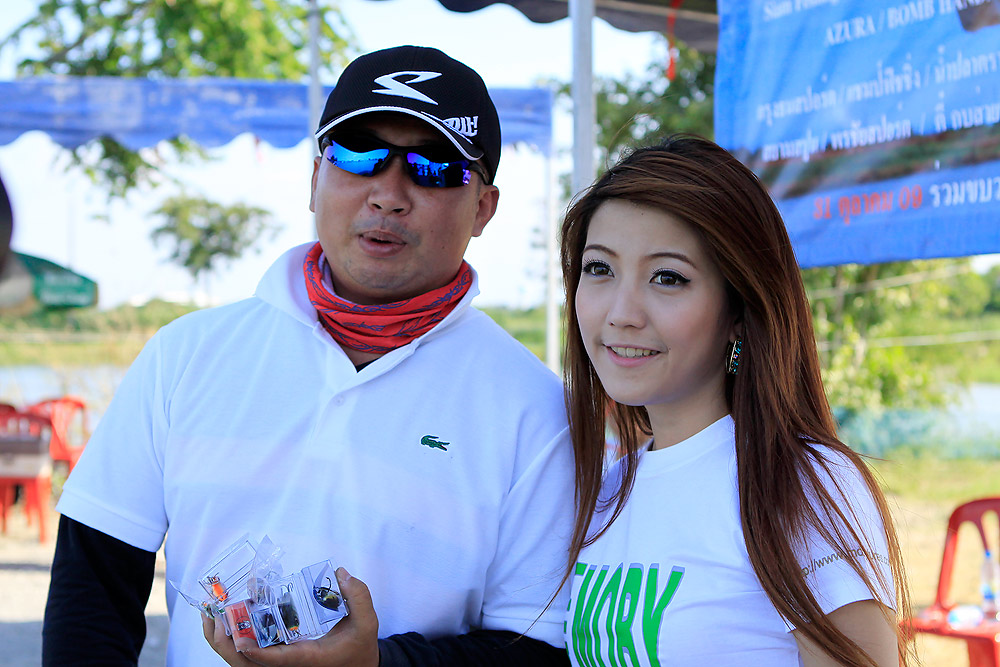 [center] น้าหนุ่ย....................... รับน้อง .เอ๊ย....รับรางวัลนาทีทองอีกคนคร๊าบบบบบบบ [/q]


