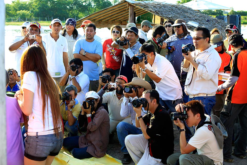 [center] กล้องกี่ตัวนับเอานะ [/q]


 :grin: :grin: :grin: :grin: :grin: :grin: