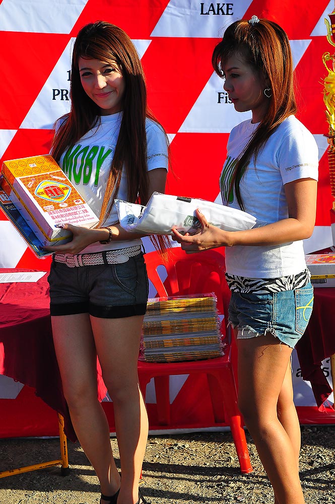 ตรูว่า มานมอง 2 คนนี้แน่ๆ :laughing: :laughing: :laughing: :laughing: