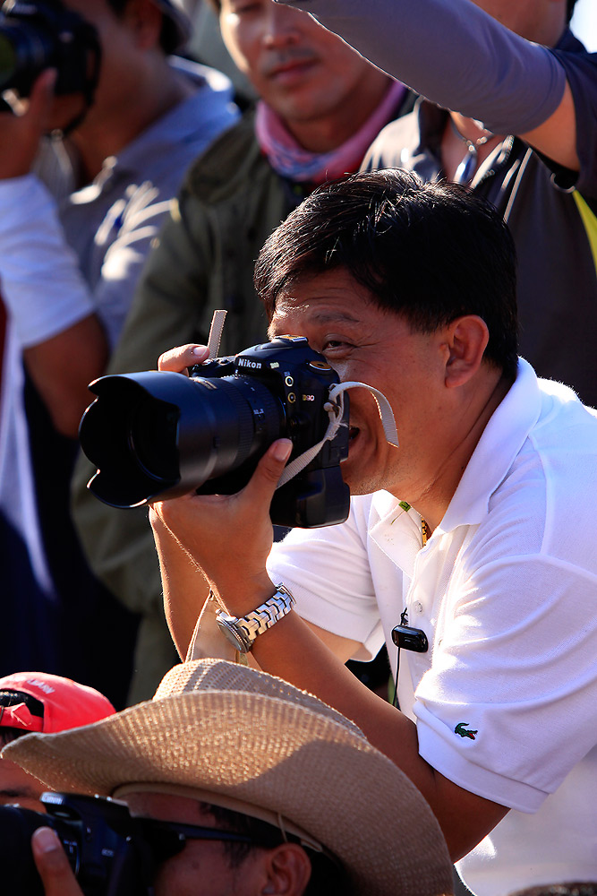 [center] ถ่ายอะไรไม่รู้ครับ แต่ดูตาน้าเยาว์ ผมพอเดาออกนะ [/q]




 :laughing: :laughing: