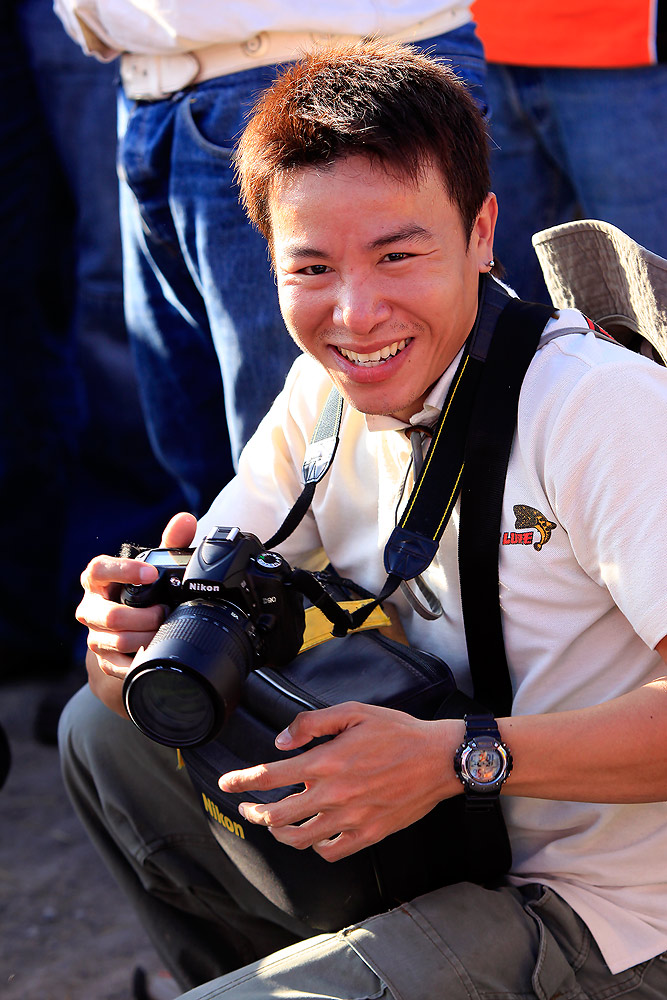 [center] น้าหนุ่ม ACTION LURE ถ่ายไปยิ้มไป นะ [/q]




 :laughing: :laughing: :laughing: :laugh