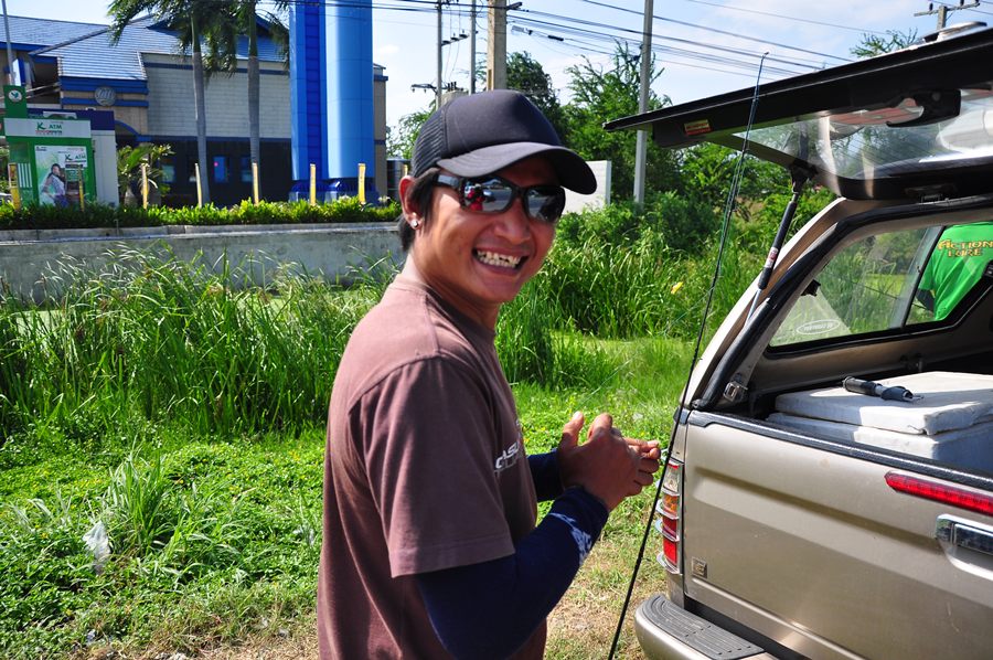 อ้าว............ไหนบอกไม่ตีแล้วไงน็อต หยิบคันเบ็ดทำไมคร๊าบบบบบบบบ :laughing: :laughing: :laughing: