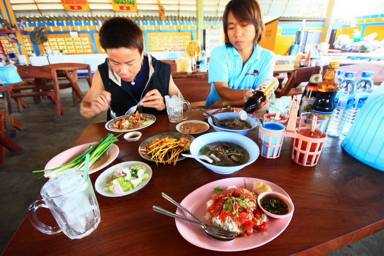 กินข้าวเช้า...ด้วยกันเลยคร้าบบบบบ  :umh: :umh: :umh: