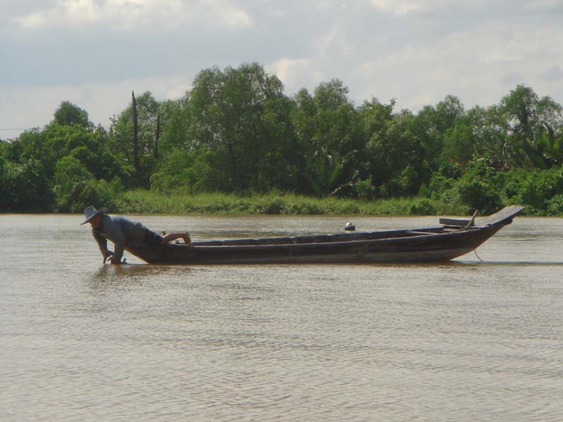 สวัสดีครับน้า [b]แก่แดด [/b]


วิ่งเรือมาเจอลำนี้ครับ.........เรือวางอวน วางแบบขวางแม่น้ำเลย  :ch