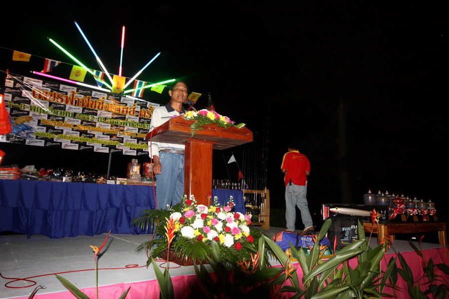 ท่านนายอำเภอ ประธานในพิธี กล่าวเปิดงาน  :cheer: :cheer: :cheer: :cheer: