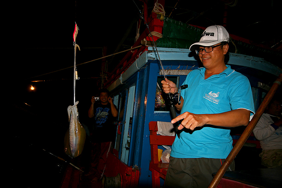 
อ้อ  หมึกหอมนั่นเอง

เราได้ส่วนประกอบของชุดตกปลาใหญ่มาแล้ว

 :grin: