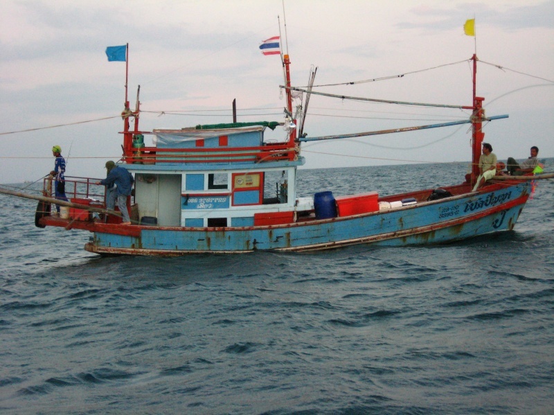 ลำนี้นี่เองที่แย่งหมายไดน์ของเราซะ  แวะทักทายซะหน่อยเรือของไต๋เหี่ยวนี่เอง