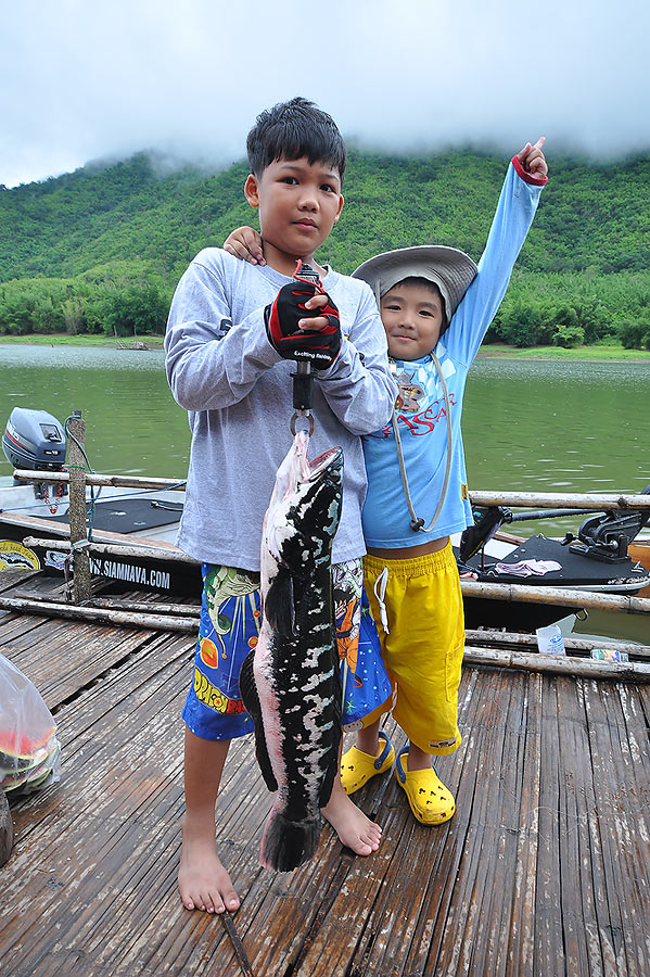 กับเพื่อนโฟร์ค