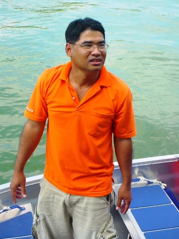 พอดีน้าทรงศักดิ์ ขับเรืออลู ฯ ผ่านม