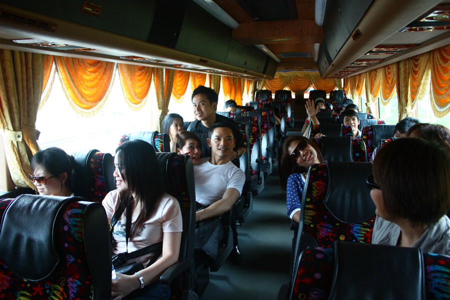 มีรถบัสมารอรับ กะเหรี่ยงไทยกับสิงค