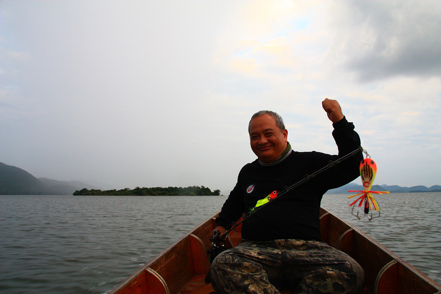 สวัสดียามดึกค๊าบ น้านอกรอบทีม
 :smile: :smi