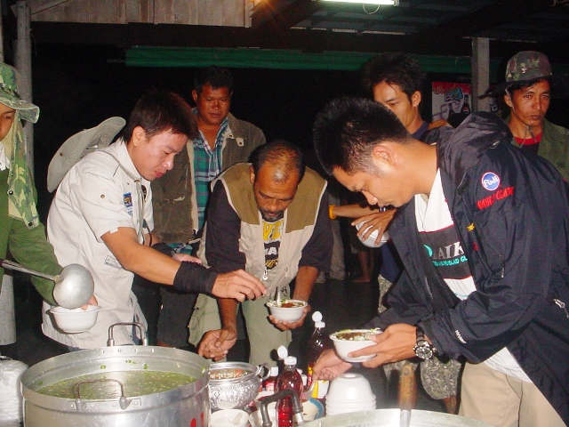 ข้าวต้มพร้อม กาแฟพร้อม คนก็พร้อม อิ อิ อิ  :laughing: :laughing: :laughing: :laughing: :laughing:
