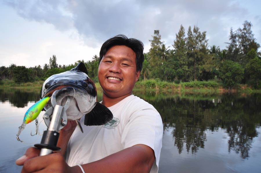   ท่านี้เรียกว่าท่าประทับยิง :grin: :laughing: :