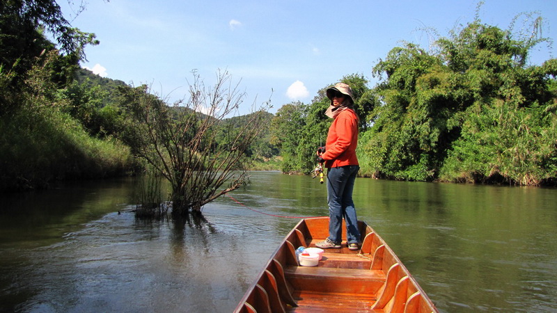 
 ลอยเรือขึ้นไปเจอตรงไหนสวยก็จอดเร