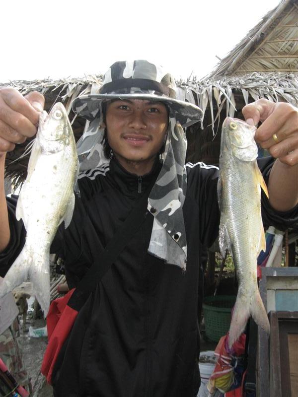 นี่ก้อ น้ามาร์ค กับผลงาน 2 ตัว กุเราคร๊าบ  :cool: :cool: :cool: :cool: :cool: :cool:
