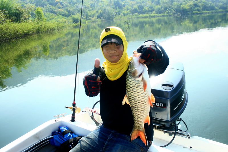ขึ้นมาแล้วครับปลาจากท้ายเรือ  :grin: :cheer: