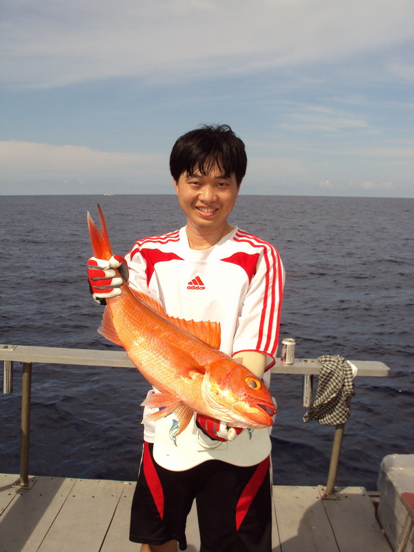 แล้วหมอของเราก็ฟื้นขึ้นมาหลังจากเมาเรืออยู่2วันครับ(ไม่ได้ออกเรือมา3ปีแล้วครับ) :smile: