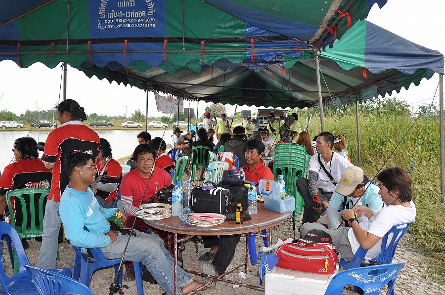 พักเที่ยงครับ  :grin: