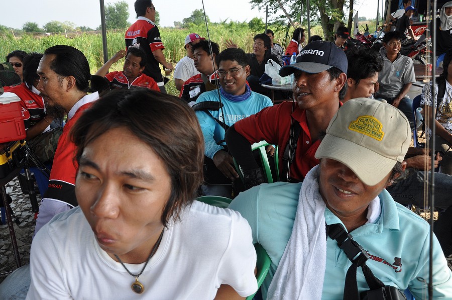 น้าเด๊ะคอยให้กำลังใจน้าหนุ่มครับ  :grin: