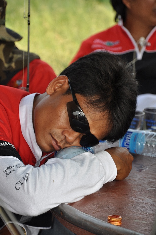 มีคนแอบหลับครับ  :sleeping: