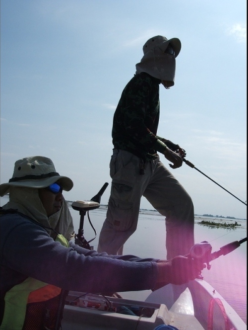 ตัวประกอบ...นายแอ๊ด...ที่เดิม  หัวเรือที่ประจำเค้าละ

ส่วนโจร 550 นังเหมือนเดิม......นายเป้..... :