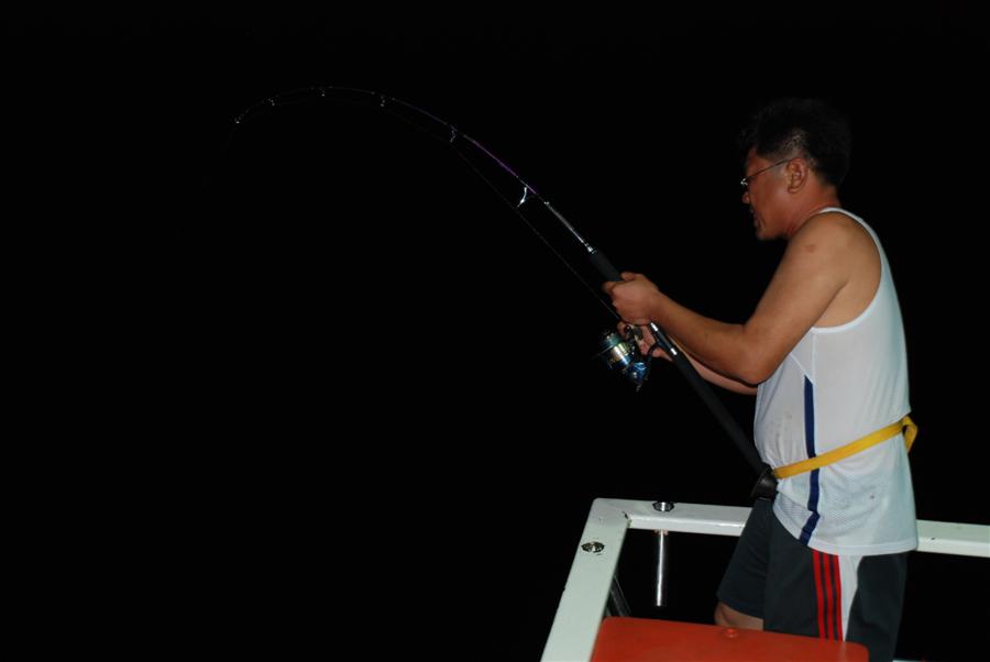 กลางดึก เสียงรอก Stalla 6000FA สาย PE6 คัน ชิมาโน่  PE6  เหยื่อไรเดอร์ 65 กรัม สีชมพู ตัวเก่ง ของพี่