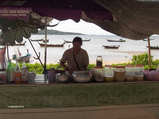 ร้านขนมจีนริมหาดปากบางราไวย์   ได้รับการสนับสนุนร่ม  จากธนาคารไทยพาณิชย์ :smile: :smile: :smile: :sm