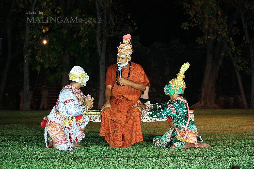 หนุมาน  ใช้แผน กลอกว่าโดน พระรามไล่ออกจากทัพ  ต้องการมาช่วย ทศกัณฐ์  รบกับพระราม
  ขอร้อง  หว่านล้อ