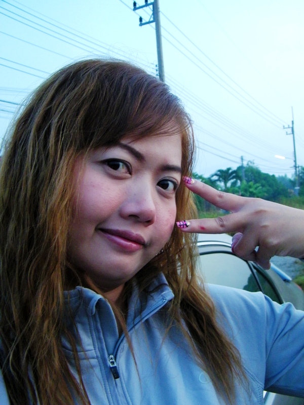 ถึงแย้วจร้า...จอดรถแย้ว...ก้อแว๊ะซื้อน้ำแข็ง...กับเครื่องดื่มแก้กระหายคลายร้อยกันซะหน่อย... :grin: :