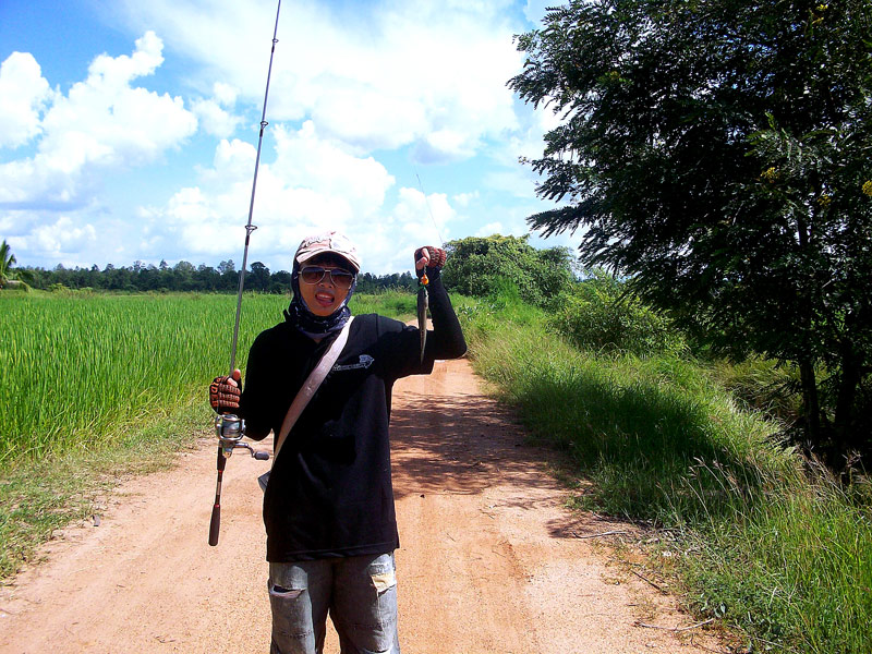 
ถ้ายังไม่ชัด...นี่เลยคร้าบ[b]เหลนปลาช่อน... [/b]

โอ้ววว ตัวปลดแห้วของผมมาแว้วววววววว :laughing: