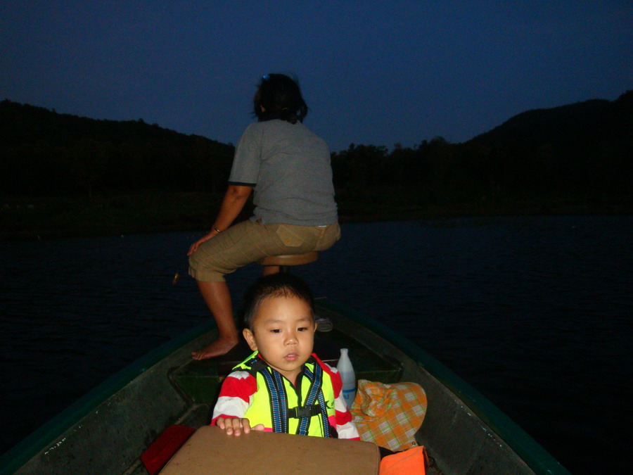 ทริปนี้ ก็ต้องยุติลง เพราะมันจะมืดเกินไป จะลำบาก ตอนขับเรือกลับถึงท่าเรือ
