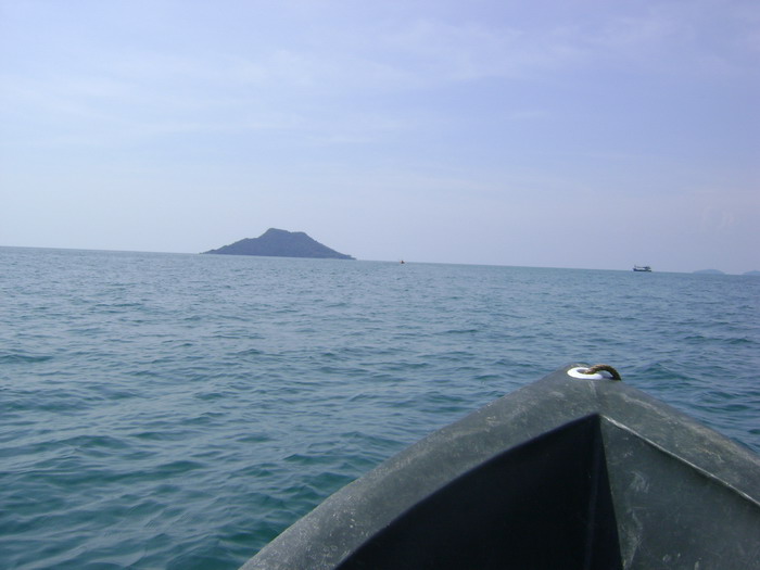 นั่งพักได้ครู่ใหญ่ มีเรือรำนึงเข้า