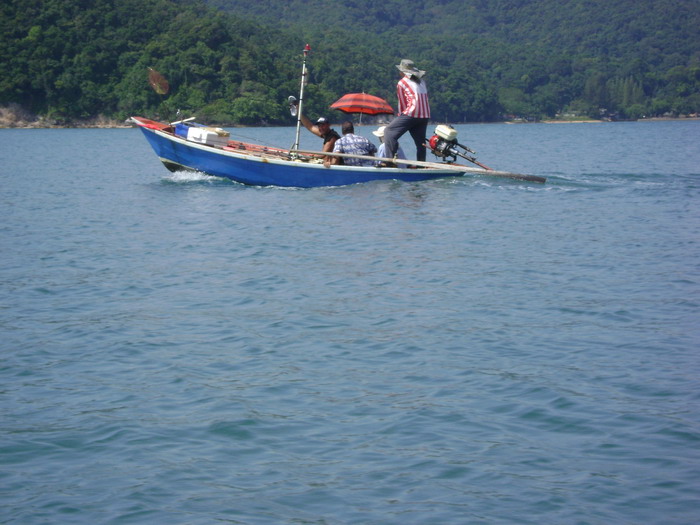 โดยเรือรำของพี่ชายพา อาลเฟโดล์ กับ 