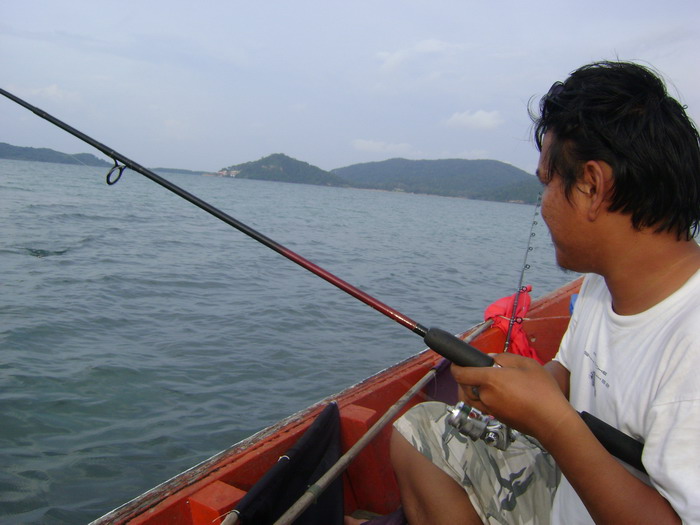 ซักพักเรือ พี่ชาย ก็เข้ามารับผมไปต