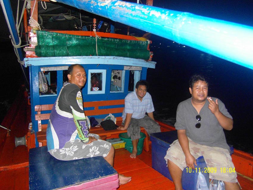 จัดของลงเรือเสร็จพวกเราก็วิ่งเข้าหมายไดร์หมึกทันที