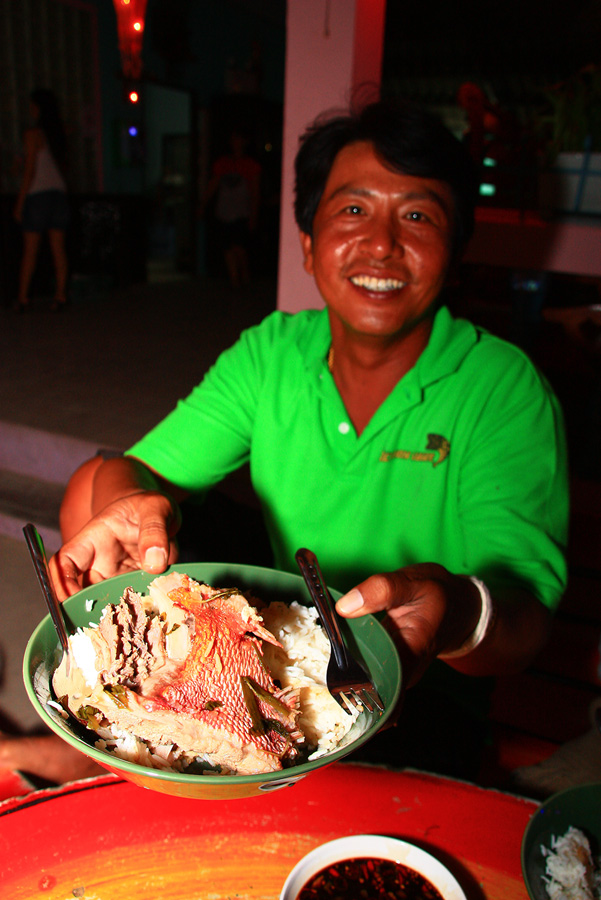 ลากันไปด้วยภาพนี้ล่ะจ้า...ดินเนอร์ที่แฮปปี้สุขสันต์ ถึงวันนี้ปลาไม่จัด กัดไม่ดี แต่ก้อยังรอดตัวกันไป