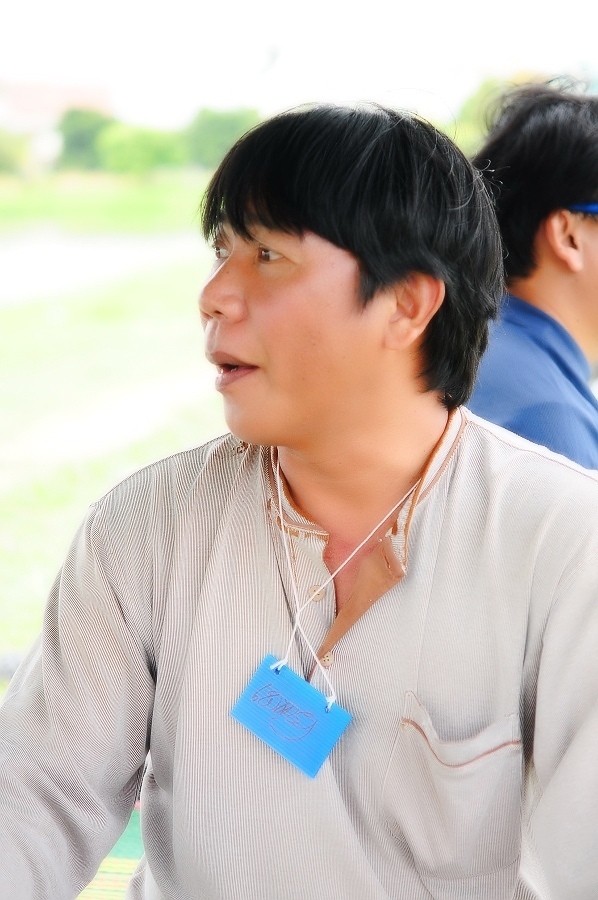 น้าใหญ่ก้อเหมือนกันไม่รู้ว่ามองอะไรอยู่