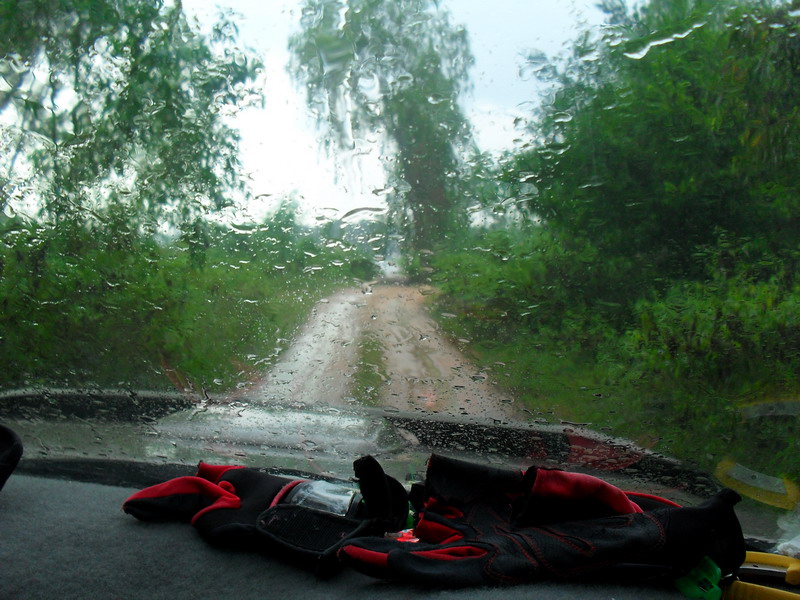  :cheer: :cheer: :cheer:

หนีฝนทางก็ลำบาก เอ้าเข้ามาแล้วก็จะต้องออกให้ได้  :spineyes:

 [q]+ ตาม
